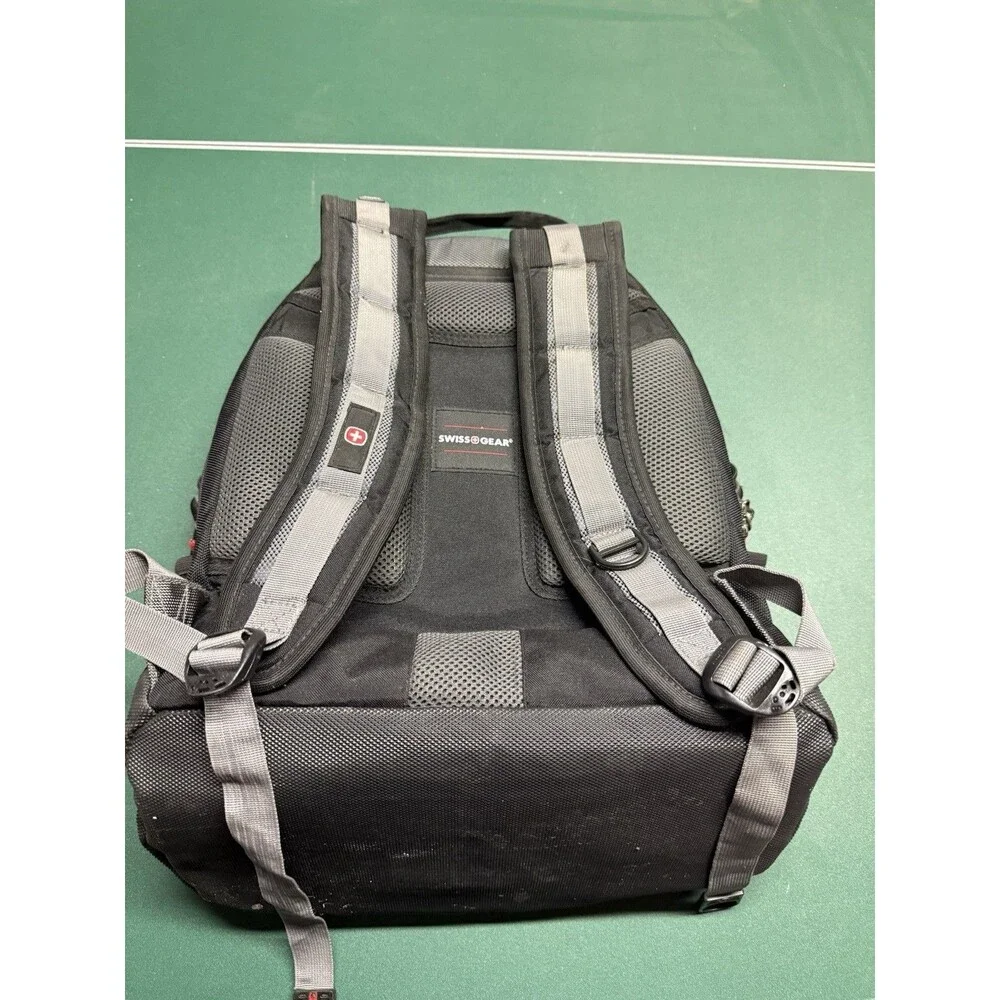 Wenger - SwissGear Clutch Backpack Laptop Case - Black/Gray
